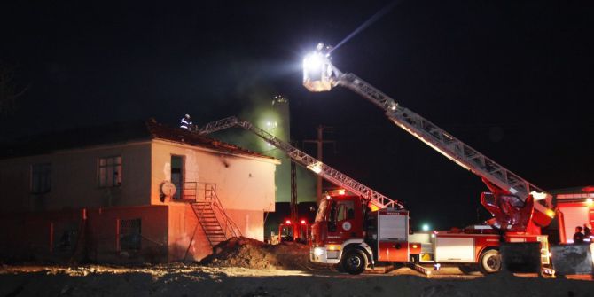100 İşçinin Kaldığı Lojman Alev Alev Yandı