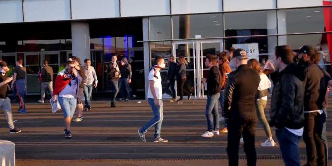 Lyonlu Holiganlar Türk Taraftarlara Saldırdı