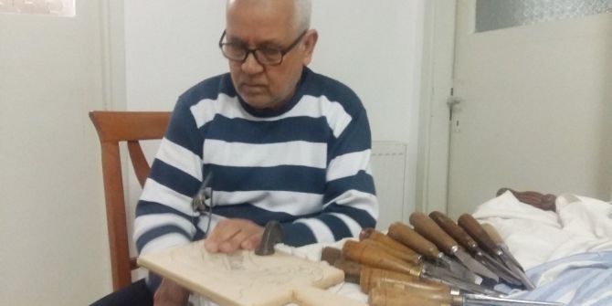 Iraklı Adam Ahşaba Şekil Vererek Geçimini Sağlıyor