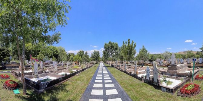Türkiye’ye Örnek Mezarlık