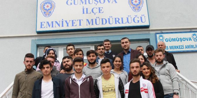 Düzce Üniversitesi Öğrencilerinden Emniyet Görevlilerine Ziyaret