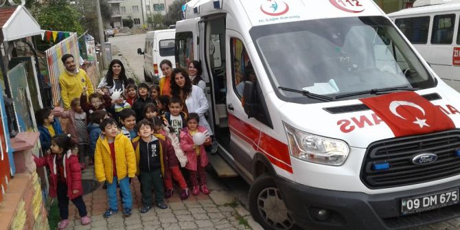 Anaokulu Öğrencilerine Ambulans Tanıtıldı