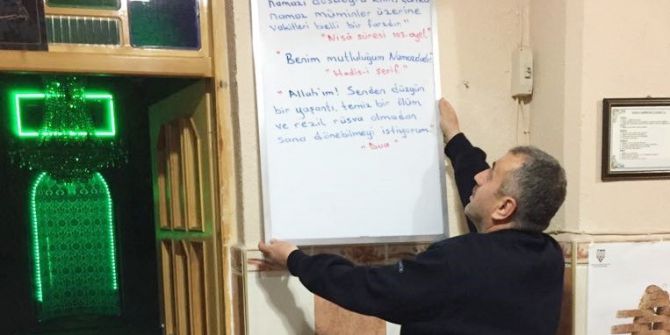 Hisarcık’ta Cami Girişlerine Asılan Panolar Cemaati Bilgilendiriyor