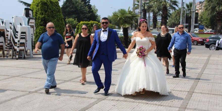 Genç Çift Nikahlarının Ardından Darbe Şehitleri İçin Dua Etti