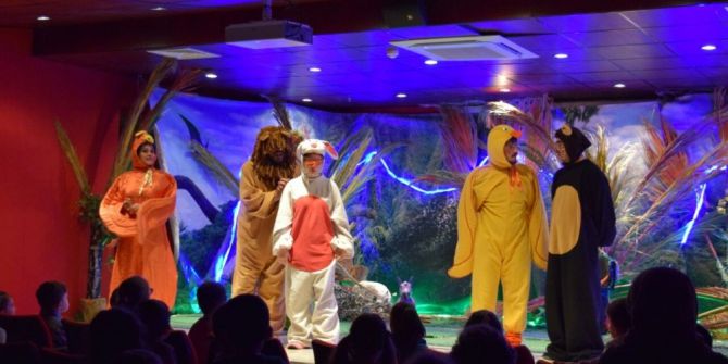 Gebze’de Çocuklar ’Gözlüklü Zıpzıp Tavşan’ Oyunu İle Eğlendi