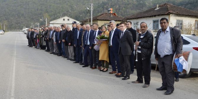 Düzce’de Bakan Özlü’ye Davullu Zurnalı Karşılama