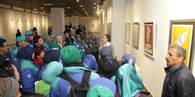 İşçiler Dali Sergisini Gezdi