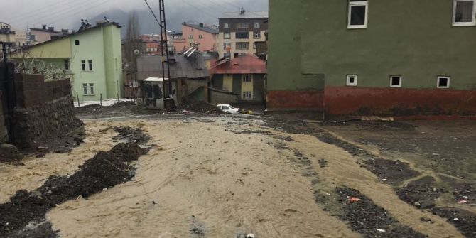 Yağışlar Yolları Tahrip Etti