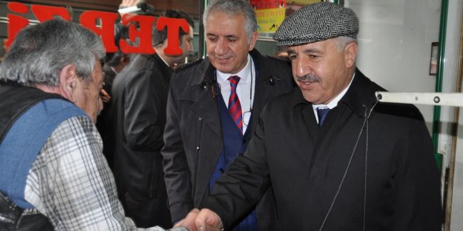 Bakan Arslan, Yağmur Altında Esnafın Sorunlarını Dinledi