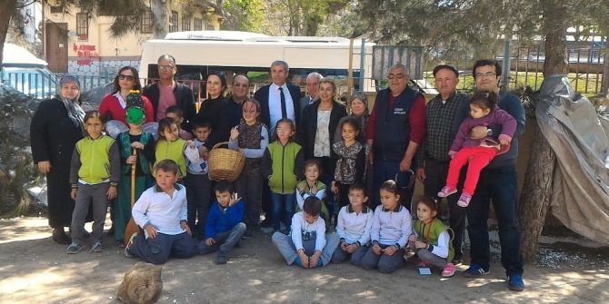 Ağustos Böceği İle Karınca Oyunu Beğenildi