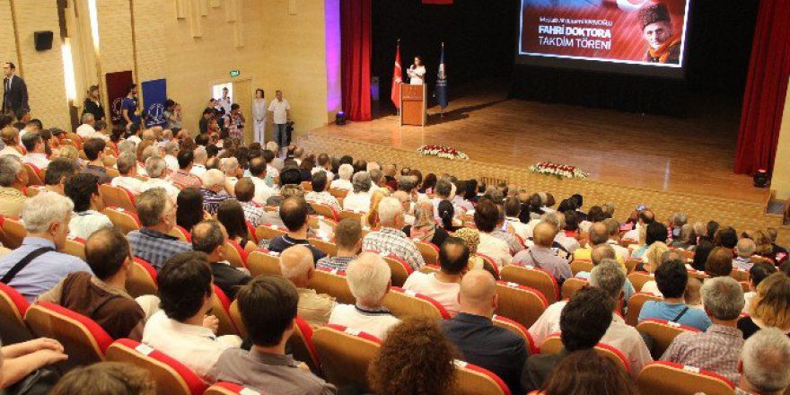 Anadolu Üniversitesi’nden Kırım Tatarları Lideri Kırımoğlu’na ‘Fahri Doktora’ Unvanı