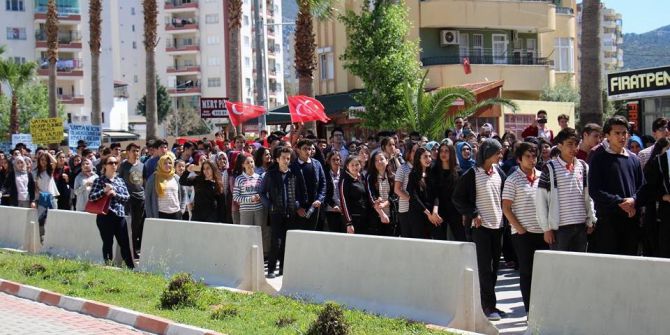 Kozan’da "Bayrak Ve Şehitlerimiz" Temalı Yürüyüş