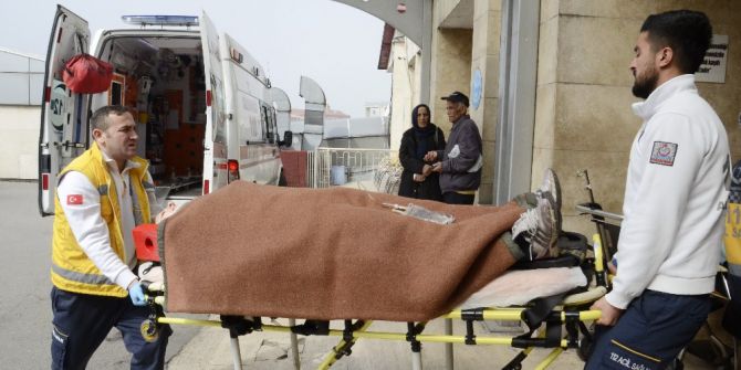 Otomobil Duvara Çarptı: 1 Yaralı