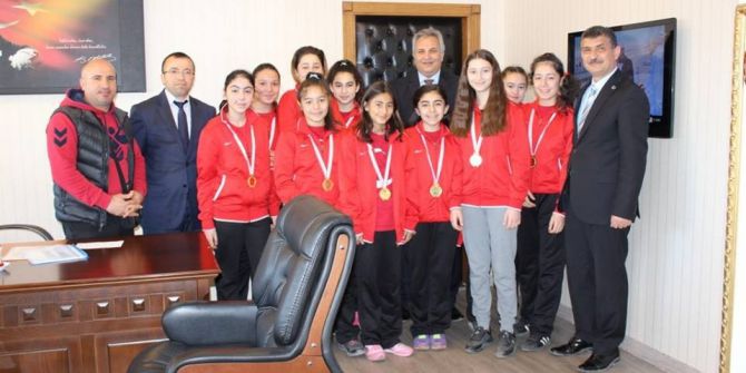 Kaymakam Yapıcı, Başarılı Sporcuları Ağırladı