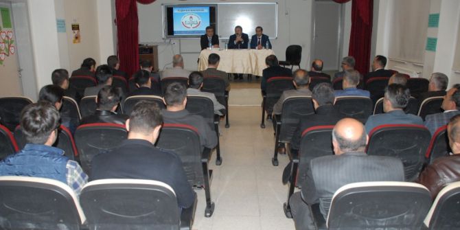 Tuşba’da Ortaokul Müdürleriyle İstişare Toplantı