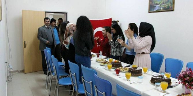 İhbar Üzerine Olay Yerine Giden Polisler Öğrencilerin Sürprizi İle Karşılaştı