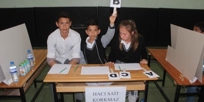 Ortaokul Öğrencileri Bilgileri İle Yarıştı