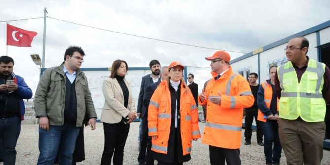 Ak Parti Genel Başkan Yardımcısı Öznur Çalık: