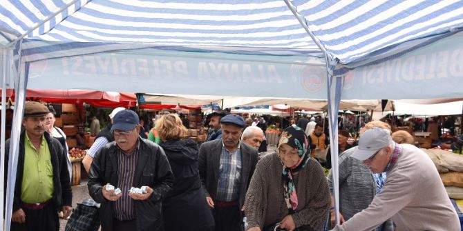 Alanya Belediyesi Lokum Ve Limonata Dağıttı