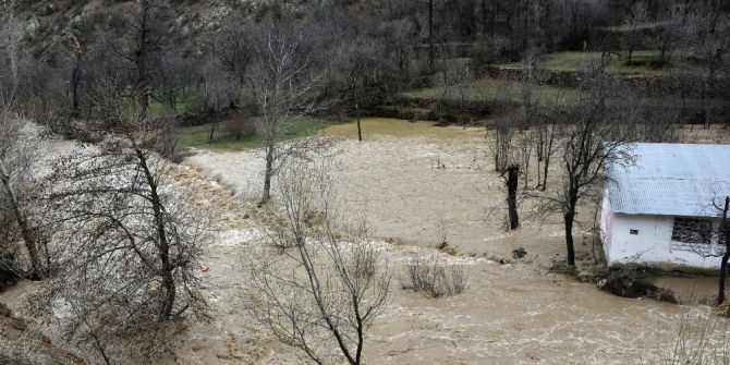 Gümüşhane’de Yağmur Dereleri Taşırdı