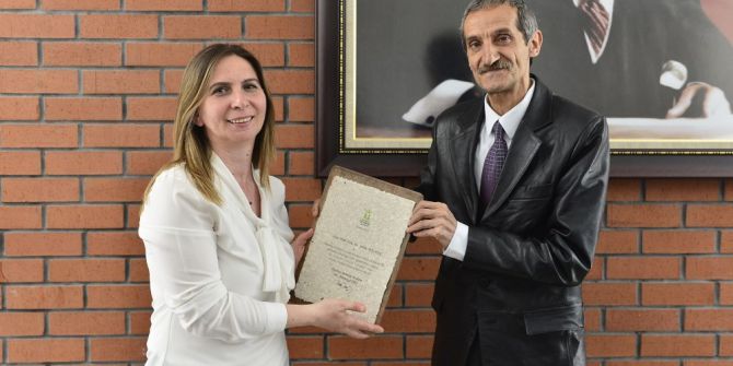 Tepebaşı Belediyesi’nden "Topluma Hizmet Uygulamaları Dersi" Öğrencilerine Teşekkür Plaketi