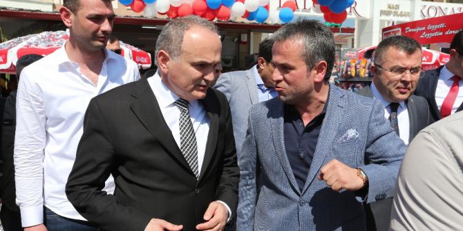 Bakan Özlü Market Açılışına Katıldı