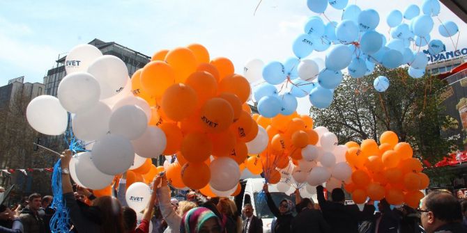 81 İlde Eş Zamanlı Olarak ’Evet Balonları’ Uçuruldu