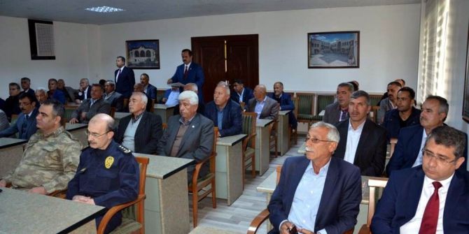 Vali Çataklı Köy Muhtarları İle Buluştu