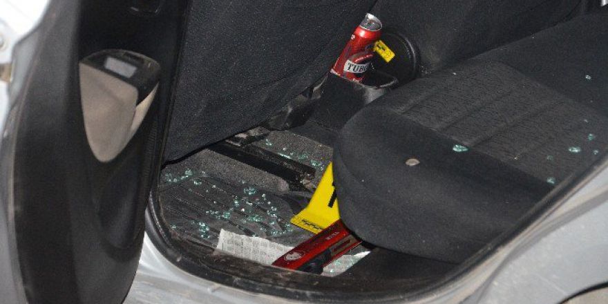 Polis Ateş Ederek Kaçan Şahısları Arabalarına Çarparak Durdurdu