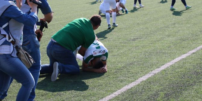 Taraftarlar Ağladı, Futbolcular Yere Yığıldı