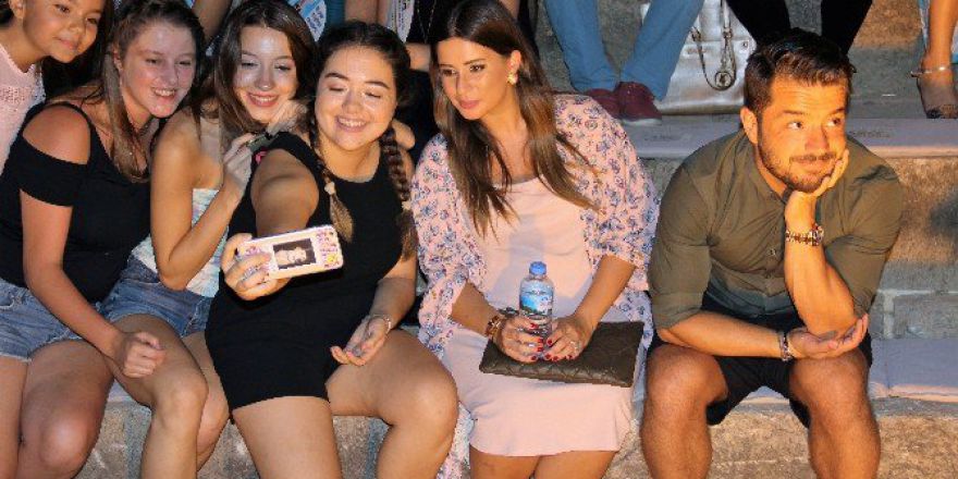 Buse Terim Kızını Kucaklamak İçin Gün Sayıyor