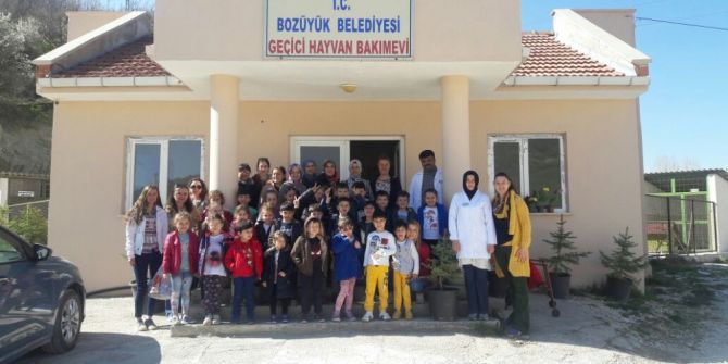 Miniklerden Geçici Hayvan Barınağına Ziyaret