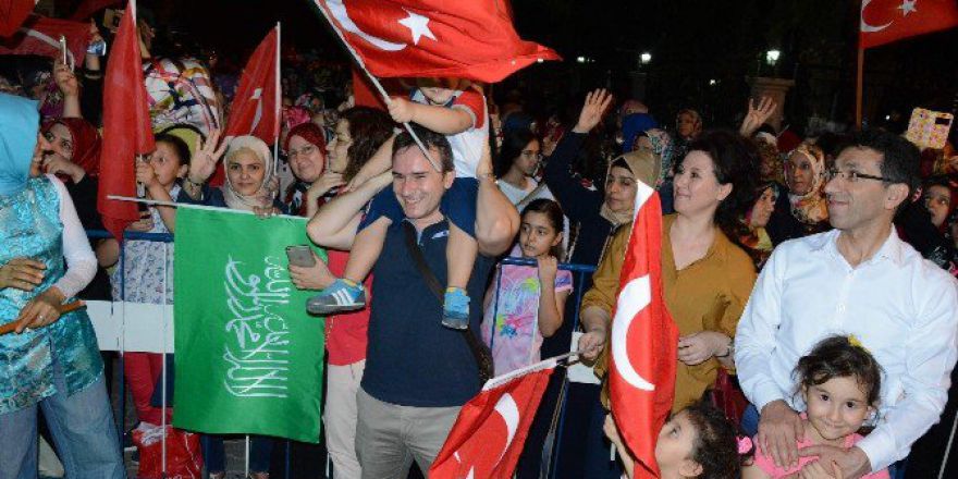 Siirt Vali Yardımcıları Taşkın Ve Kuş Demokrasi Nöbetinde