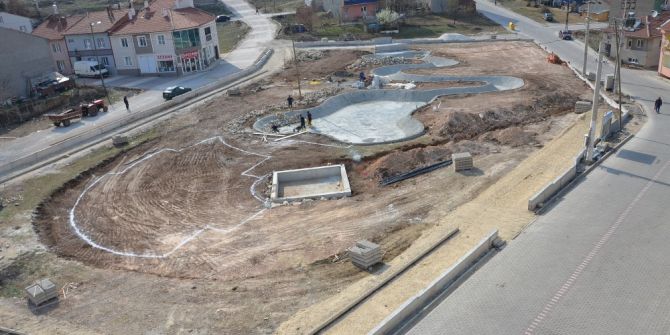 Yediler Parkı’nın Havuzları Bitti, Yürüyüş Yollarına Başlandı