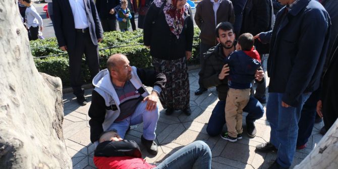 Oğlunun Balonunu Almaya Çalışırken Ağaçtan Düşüp Yaralandı