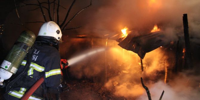Elektrik Malzemeleri Deposu Alev Alev Yandı