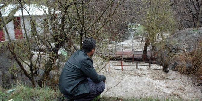 Debisi Yükselen Zap Suyu Birçok Köprüyü Yerinden Söktü