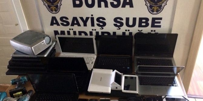 Suç Makinesi Önce Kameraya, Sonra Polise Yakalandı