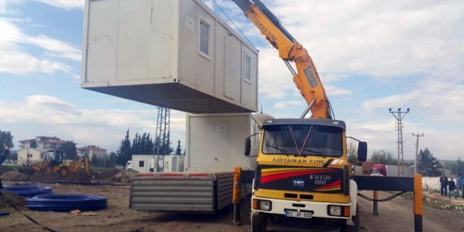 Depremzedeler İçin Konteynırlar Kurulmaya Başladı