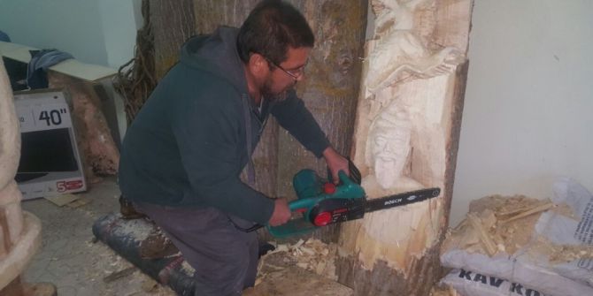 Ağacı, Kesim Motoruyla Sanata Dönüştürüyor