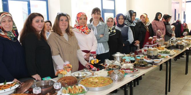 Niğdeli Kadınlar Hünerlerini Sergiledi