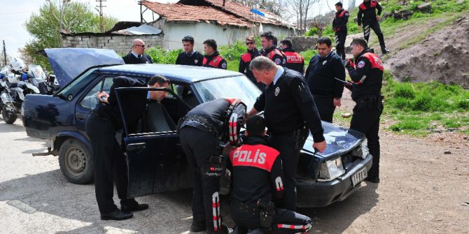 Polisin “Dur” İhtarına Uymayan Otomobil Terk Edilmiş Halde Bulundu
