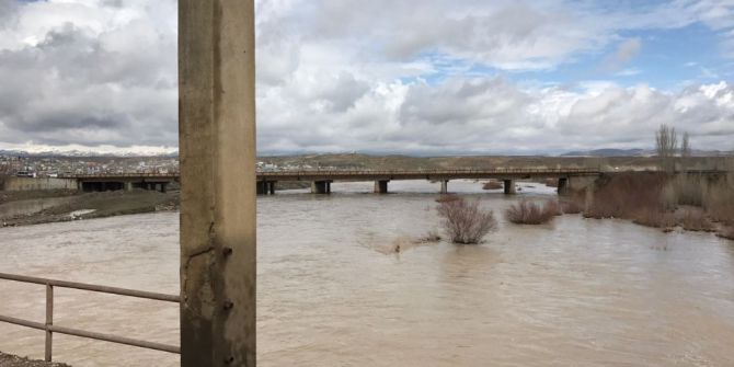 Aras Nehri Karların Erimesi Sonucu Yükseldi