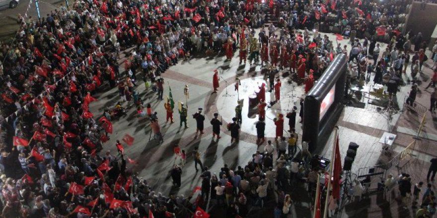 Demokrasi Nöbetinde Mehteran Coşkusu