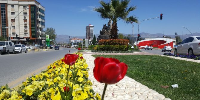 Alaşehir Parkları Yeşilleniyor