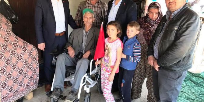 Ak Parti’li Baybatur Engelli Vatandaşı Sevindirdi
