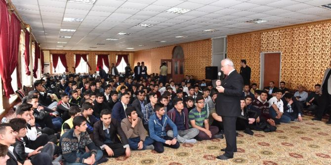 Vali Tuna, Suruçlu Gençlerle Buluştu