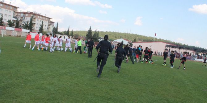 U17 Türkiye Şampiyonası 2. Kademe Final Maçı Sonrası Saha Karıştı