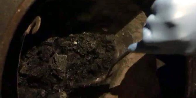 Polis Yanan Uyuşturucuları Sobadan Tek Tek Çıkarttı