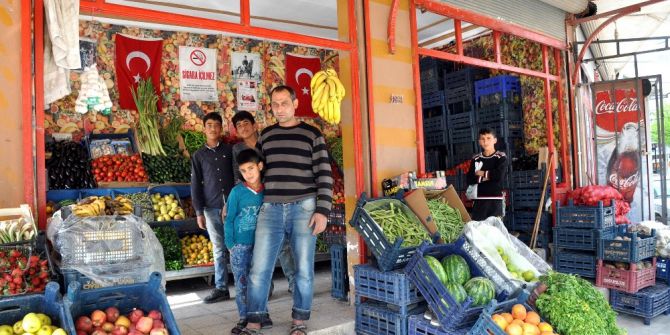 Tüfekli Saldırıda Kendini Domatesle Savundu
